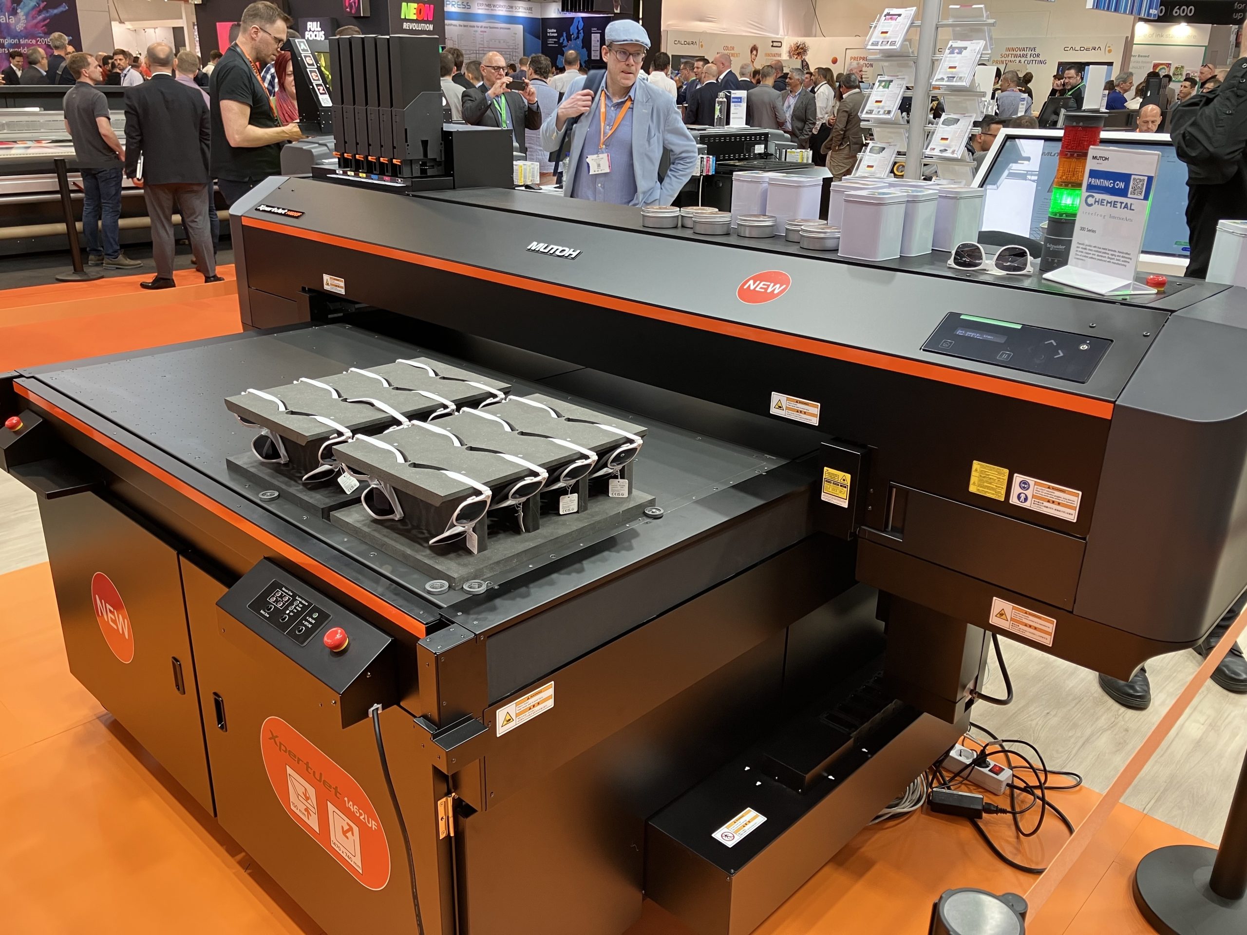 mutoh-previews-new-flatbed-printer-at-fespa-digital-printer